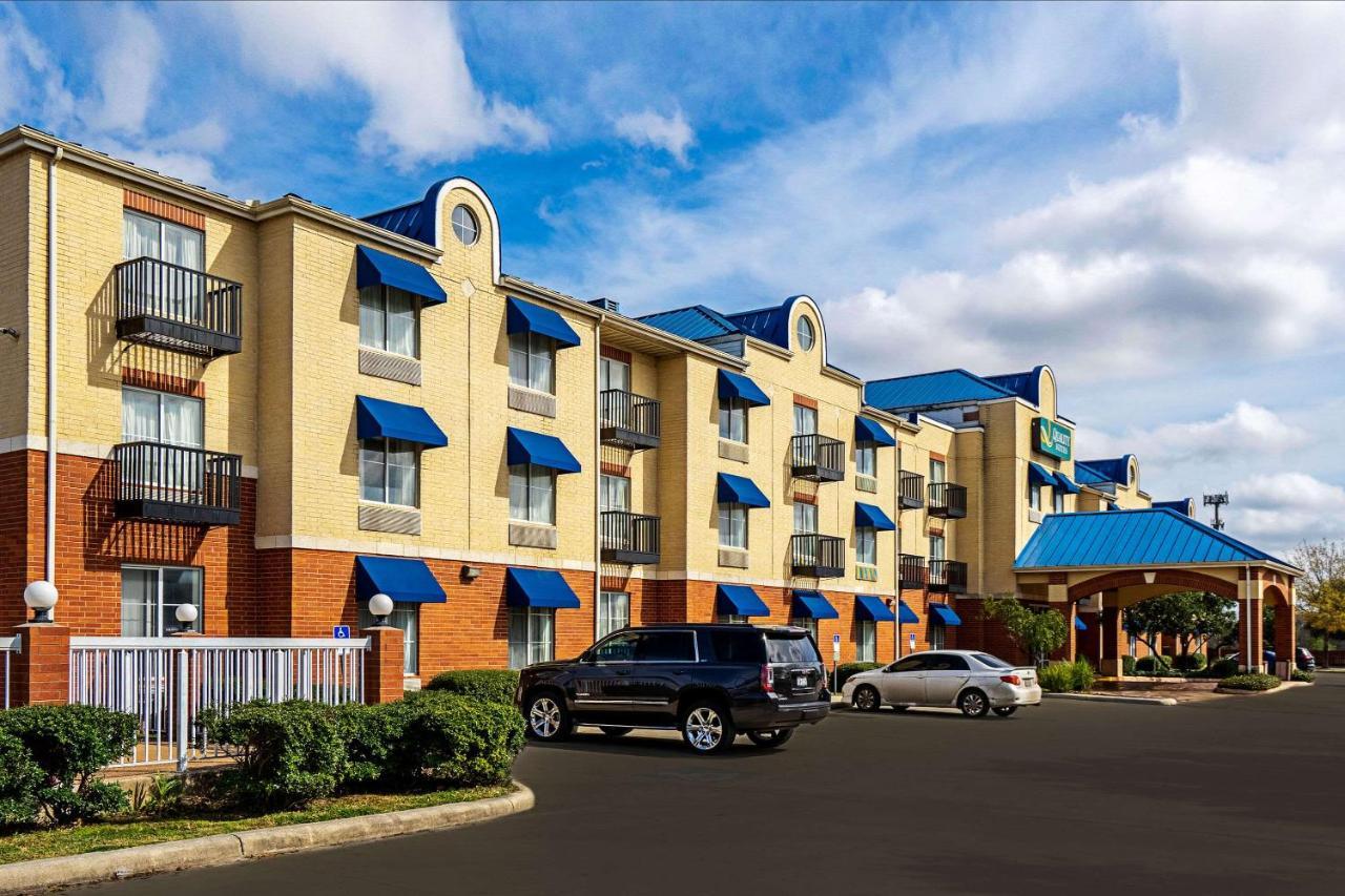 Quality Suites San Antonio Northeast Exterior photo