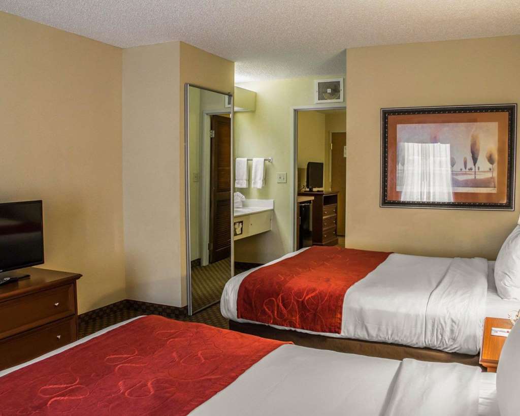 Quality Suites San Antonio Northeast Room photo